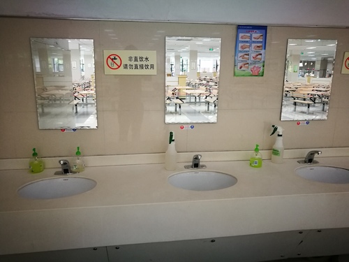 新的感应式水龙头安全、便利、节水